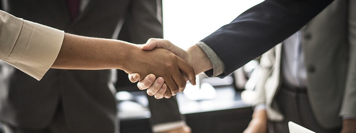 ¿Cómo encontrar afiliados? [10+ Estrategias exitosas para 2025]