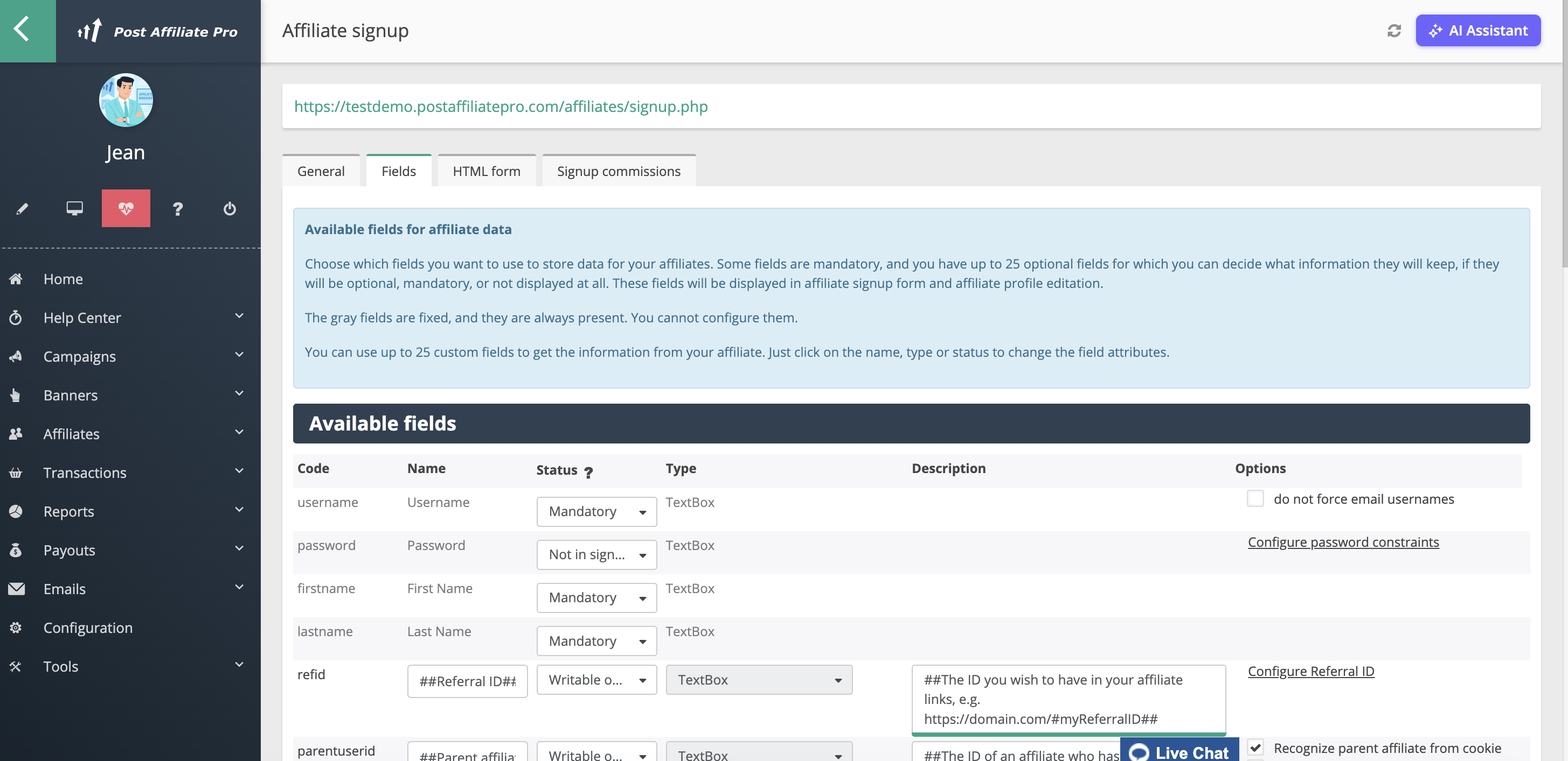 Post Affiliate Pro - Pestaña de Campos de registro de afiliados que muestra campos integrados y personalizados